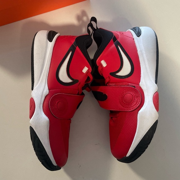 Red Nike Team Hustle sneakers - Picture 3 of 8